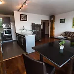Appartement 3 Chambres Sur Oberkampf